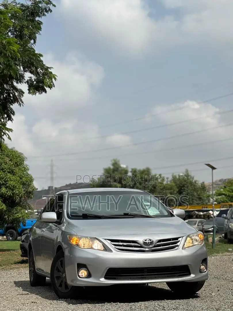 Toyota Corolla LE 4dr Sedan (1.8L 4cyl 4A) 2013 Silver