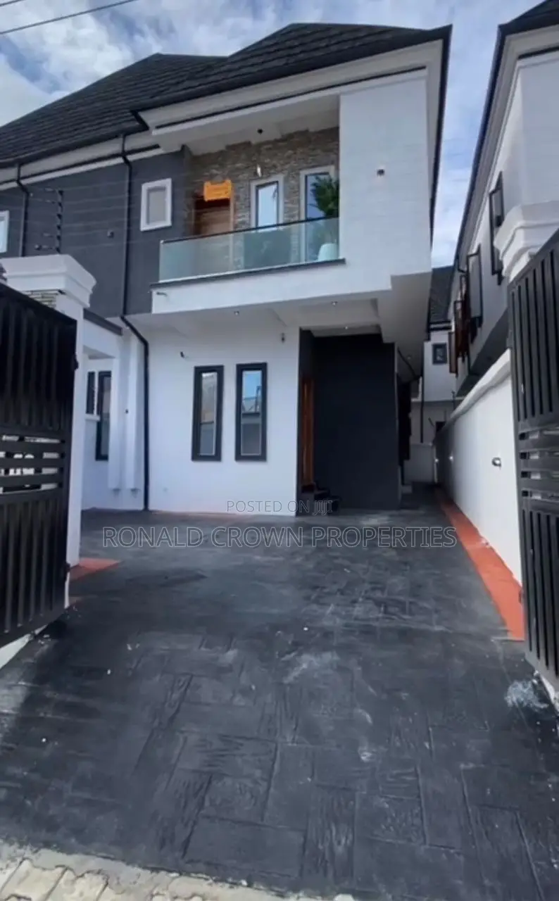 4bdrm Duplex in Ikota for sale