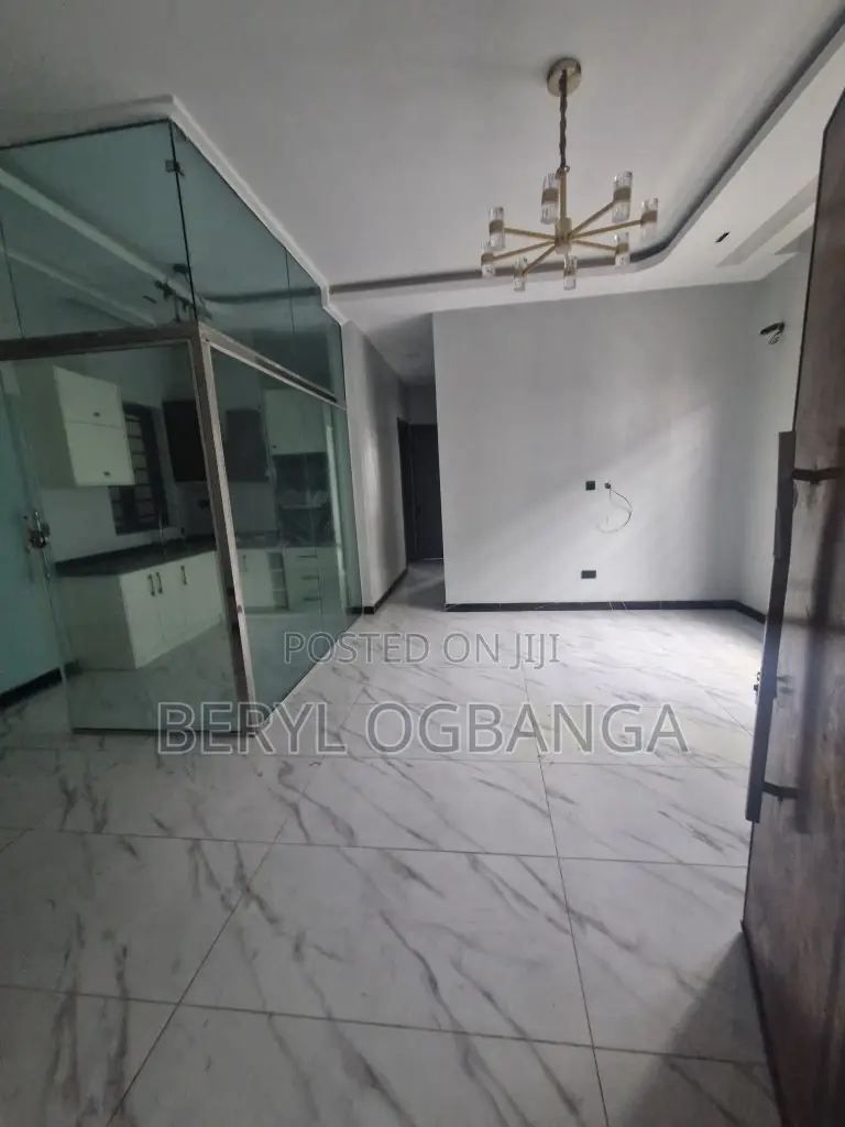 2bdrm Apartment in Lekki Phase 1 for sale