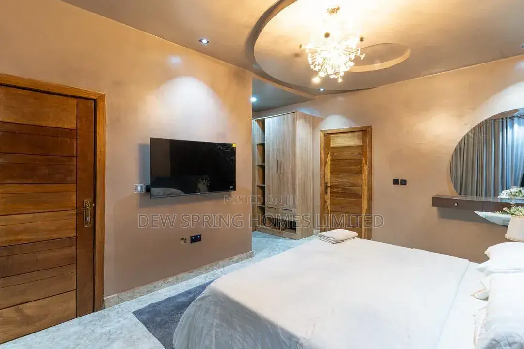 Luxury 2 Bedroom Apartment