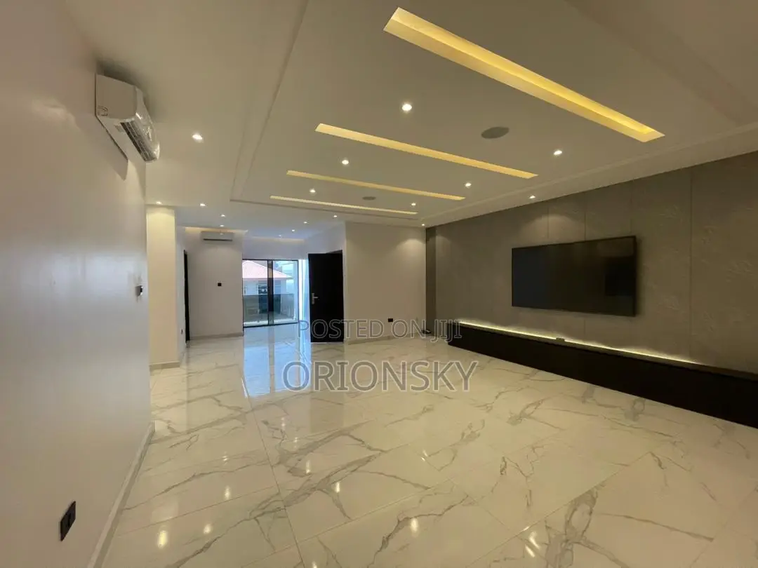 3bdrm Apartment in Lekki for sale