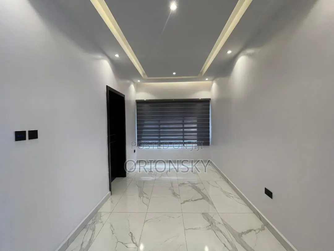 3bdrm Apartment in Lekki for sale