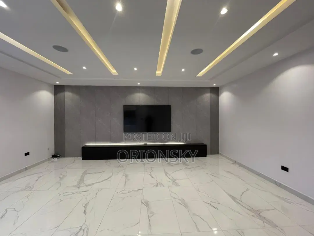 3bdrm Apartment in Lekki for sale