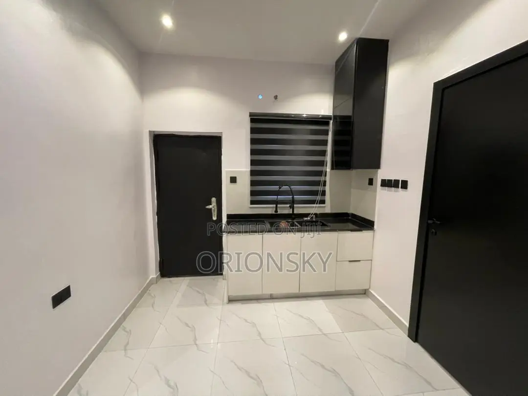3bdrm Apartment in Lekki for sale