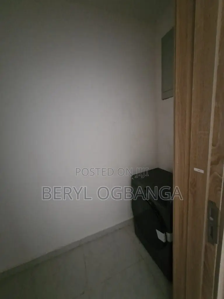 2bdrm Apartment in Ahmadu Bello Way for sale