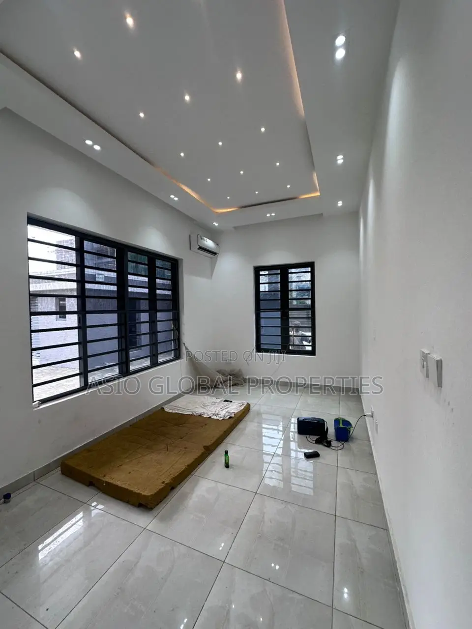 3bdrm Apartment in Lekki Phase 1 for sale