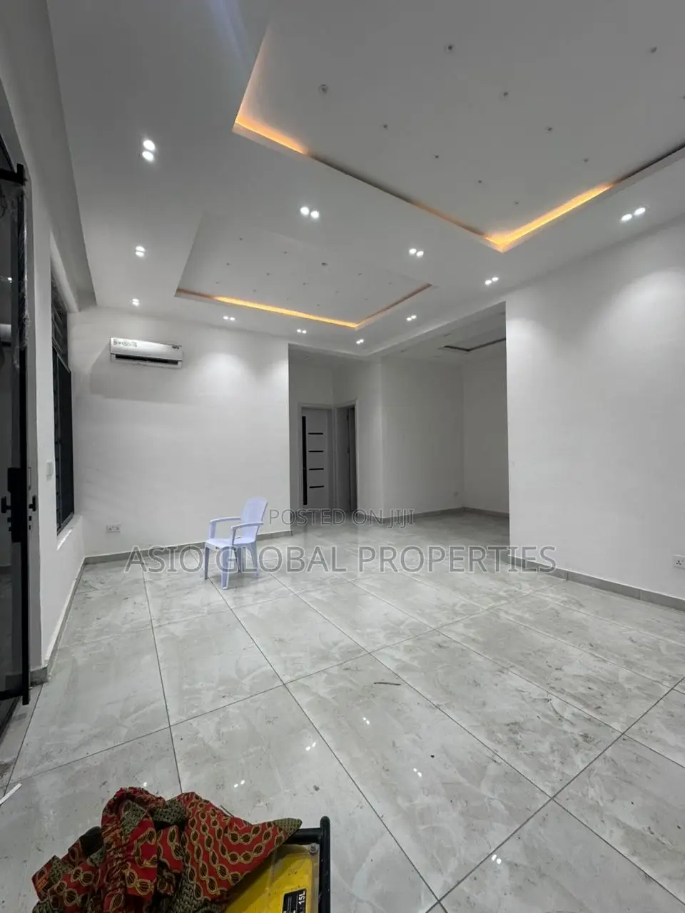 3bdrm Apartment in Lekki Phase 1 for sale