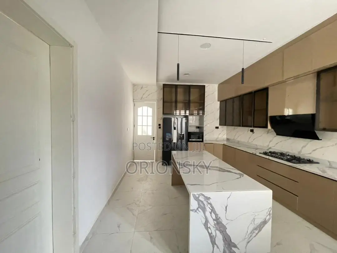 5bdrm Duplex in Megamound, Lekki Phase 1 for sale