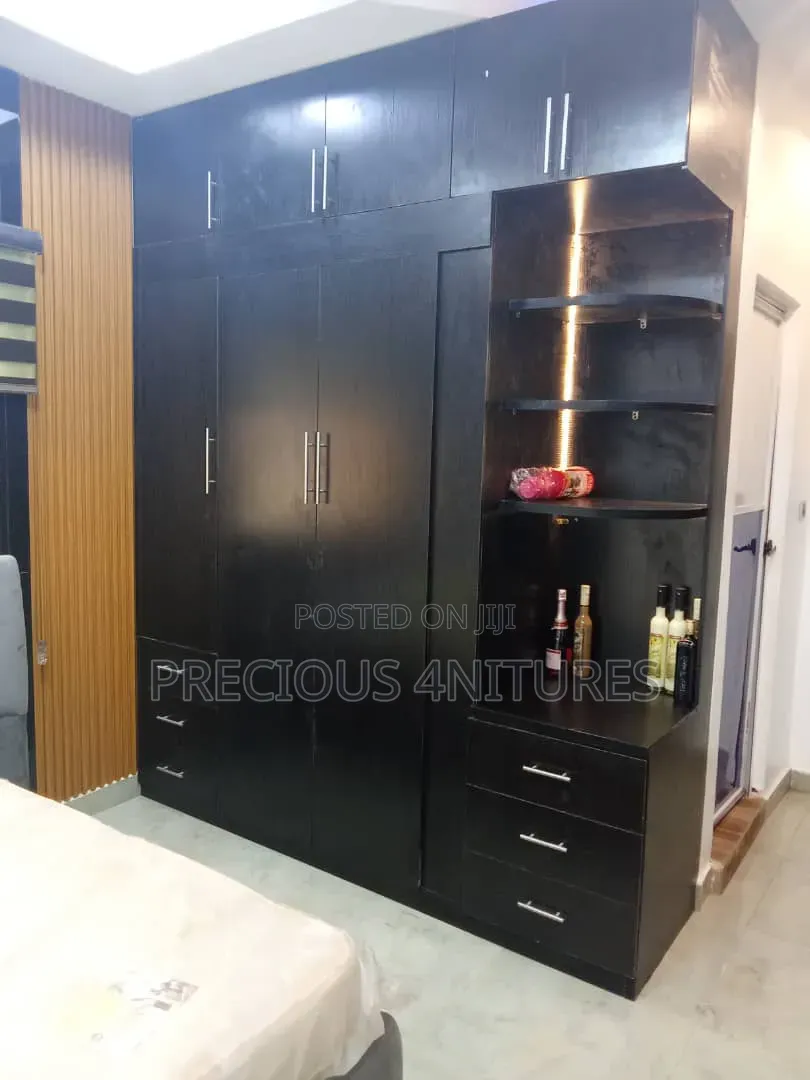 Inbuilt Wardrobe Cabinet