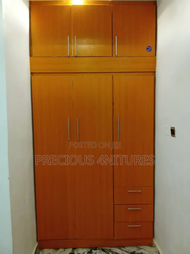 Inbuilt Wardrobe Cabinet