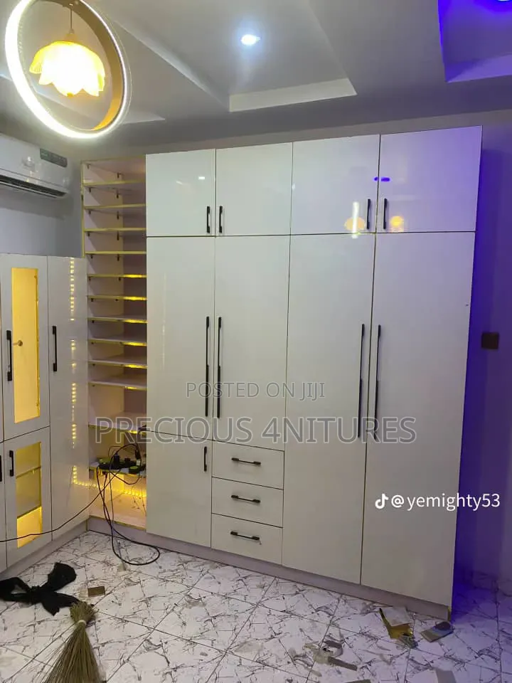 Inbuilt Wardrobe Cabinet