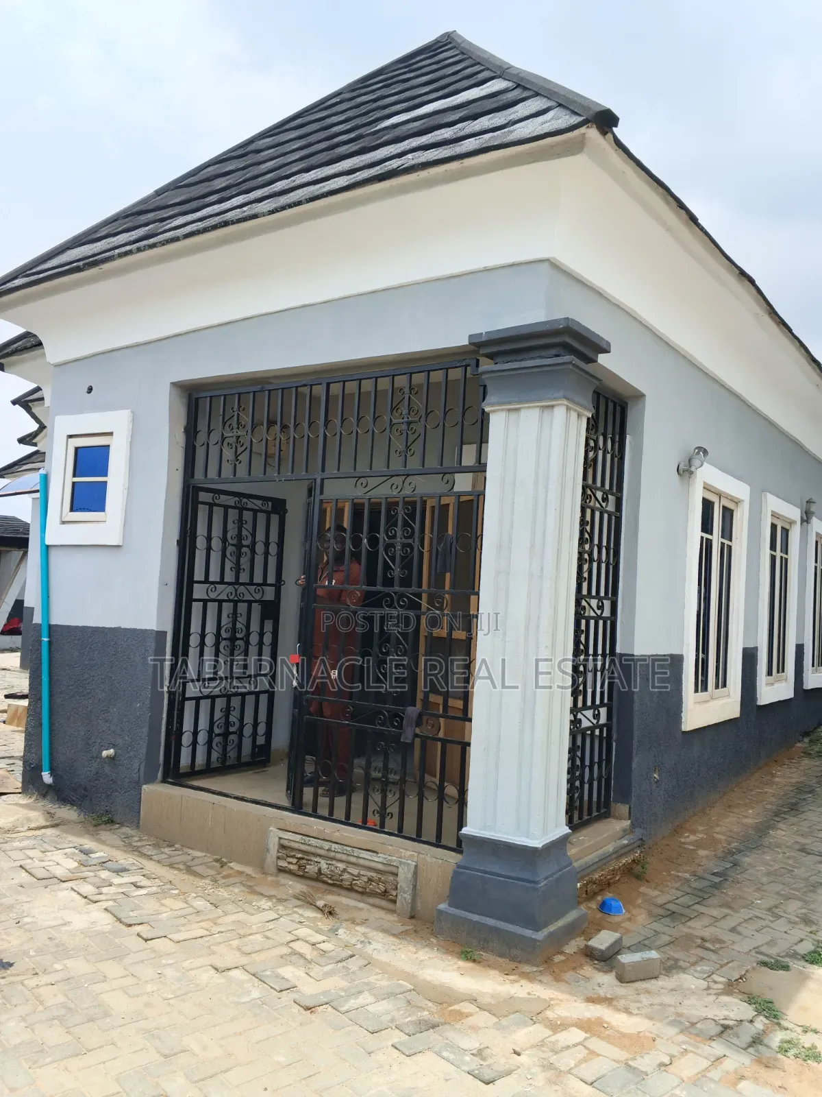 3bdrm Bungalow in Alogba Estate, Ebute for rent