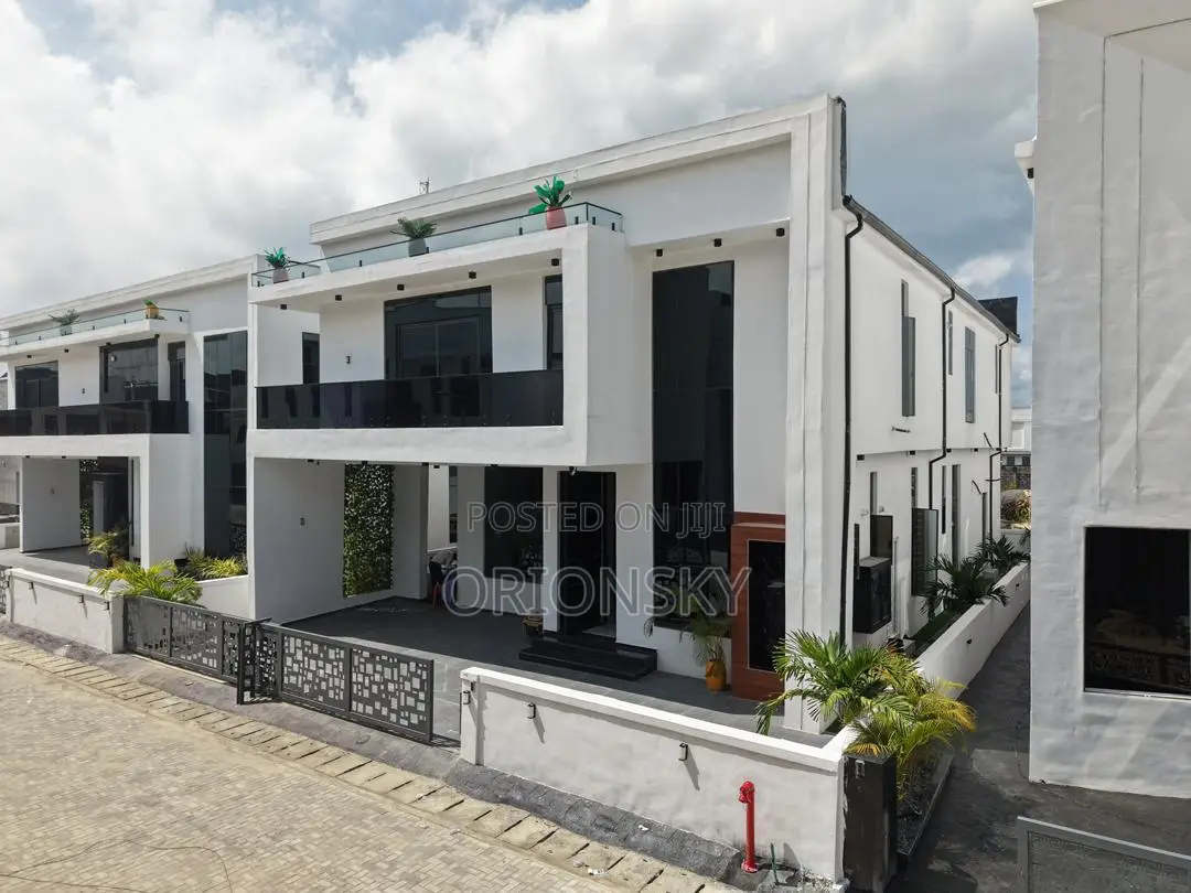 5bdrm Duplex in Lekki for sale