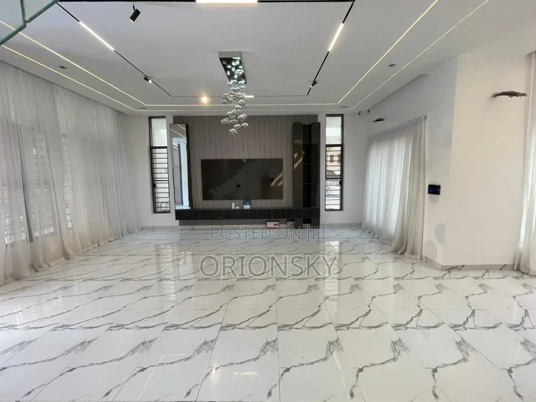 5bdrm Duplex in Lekki for sale