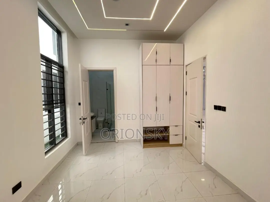 5bdrm Duplex in Lekki for sale