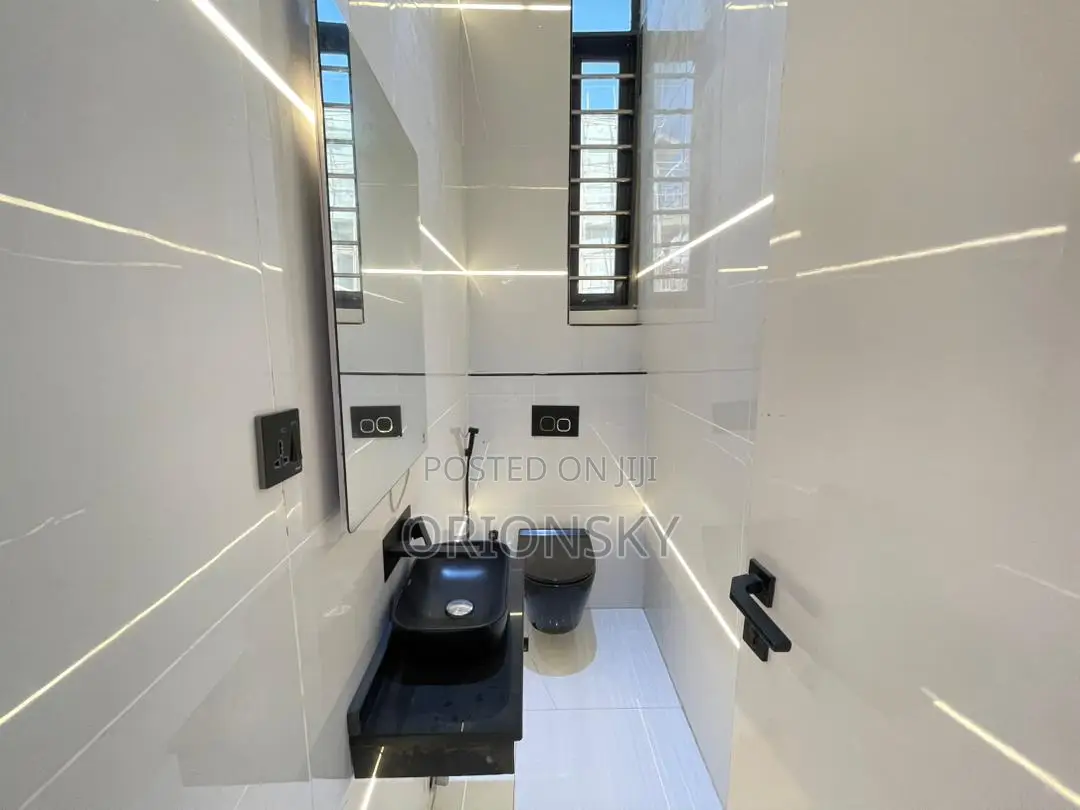 5bdrm Duplex in Lekki for sale