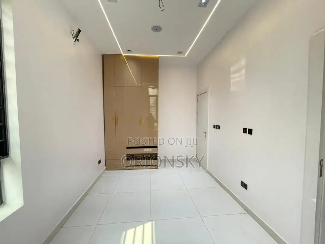 5bdrm Duplex in Lekki for sale