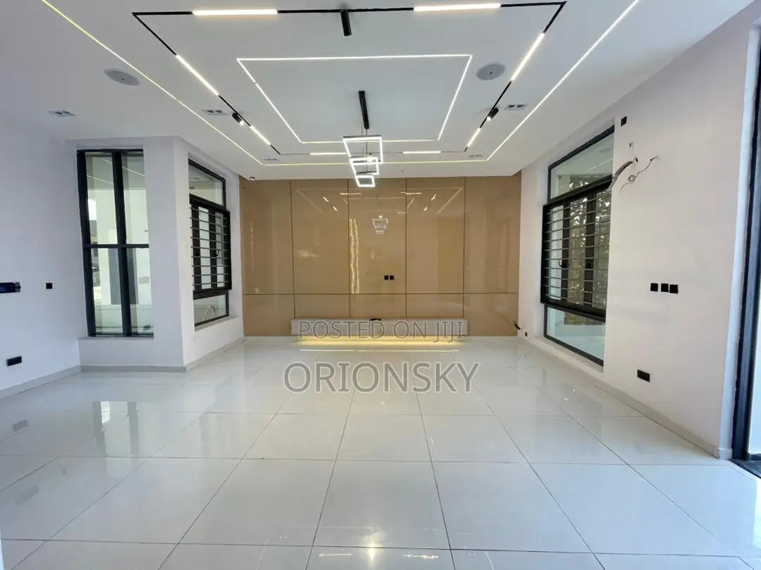 5bdrm Duplex in Lekki for sale