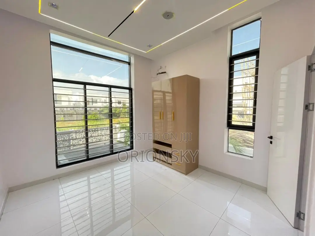 5bdrm Duplex in Lekki for sale