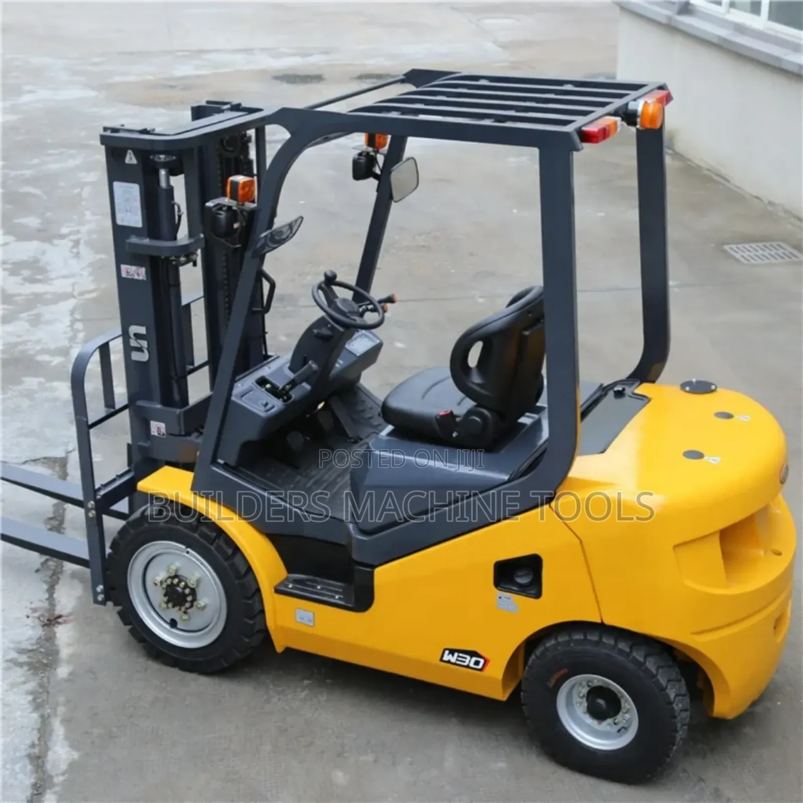 Un Forklift 3 Tons