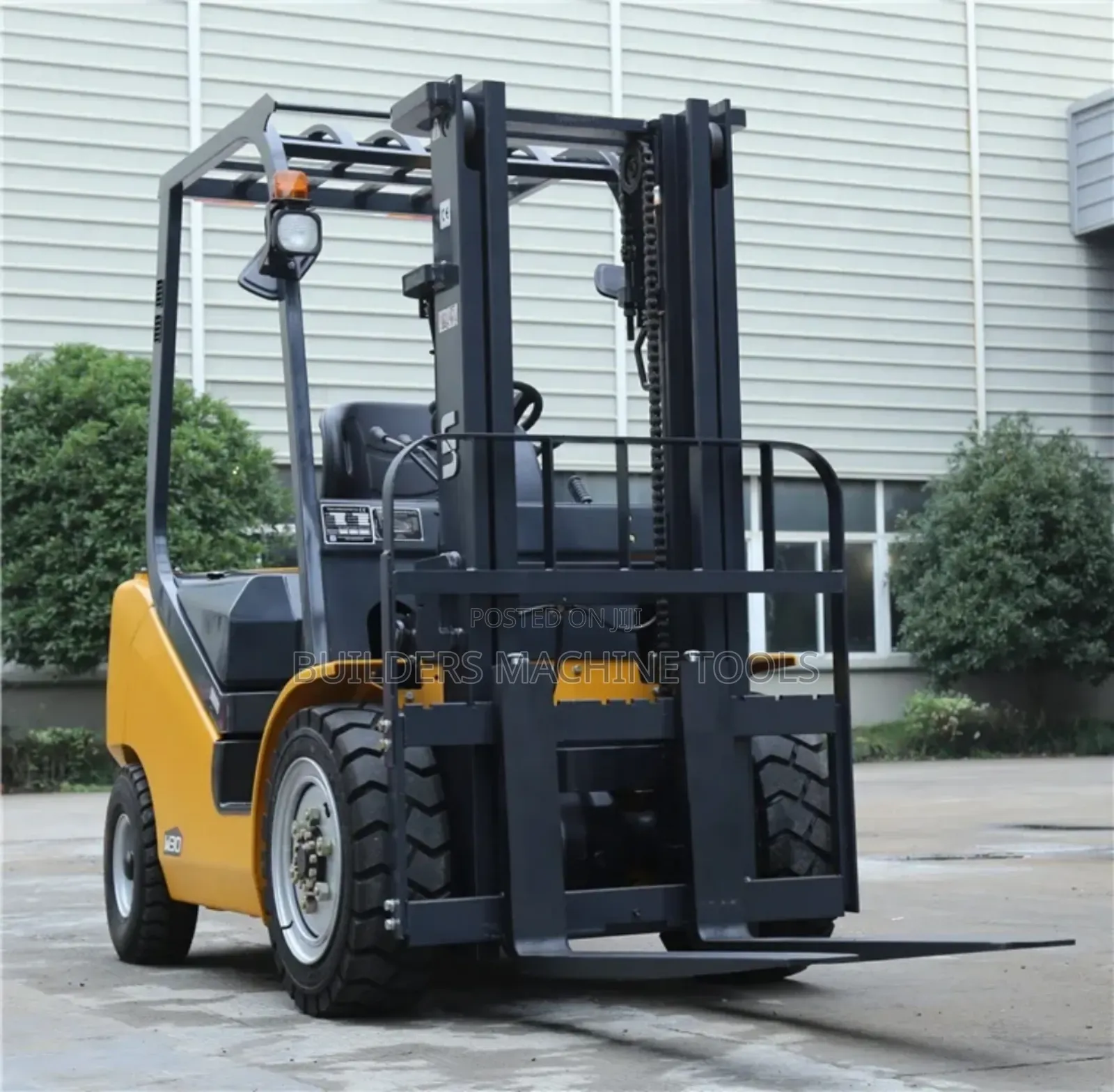 Un Forklift 3 Tons