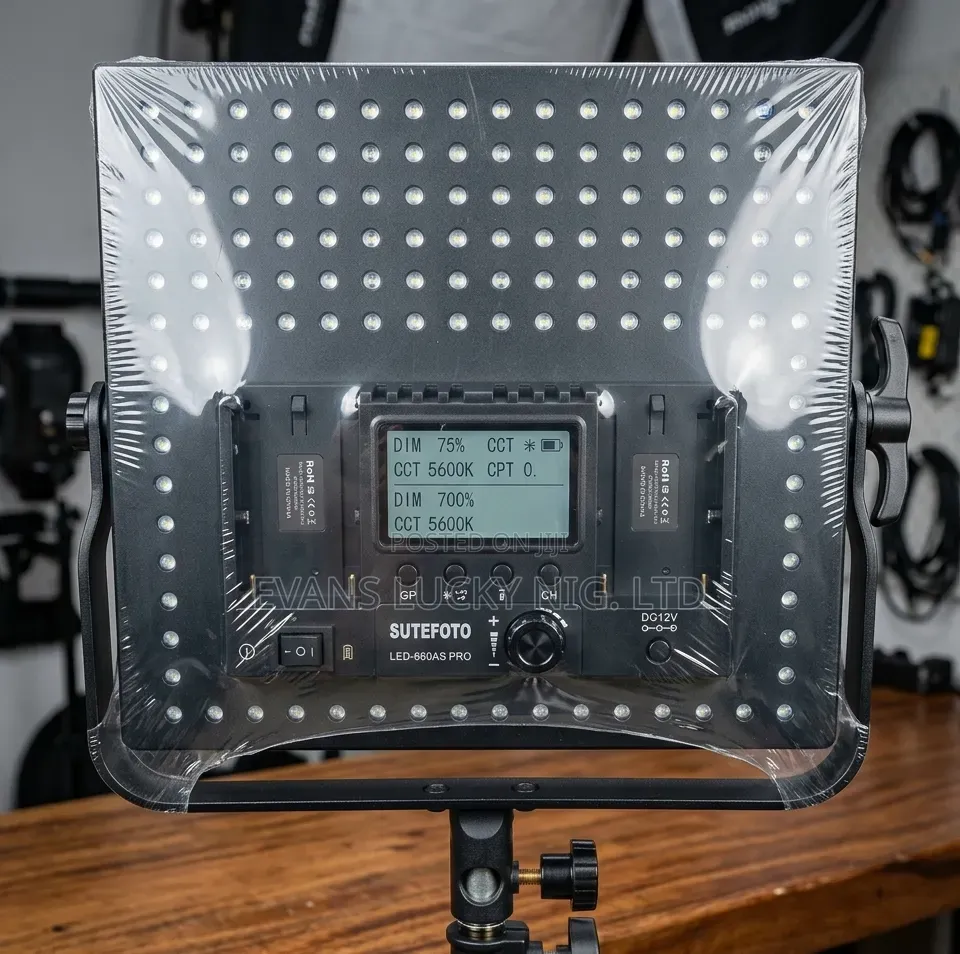 Led 660 Pro (Free Tripod)
