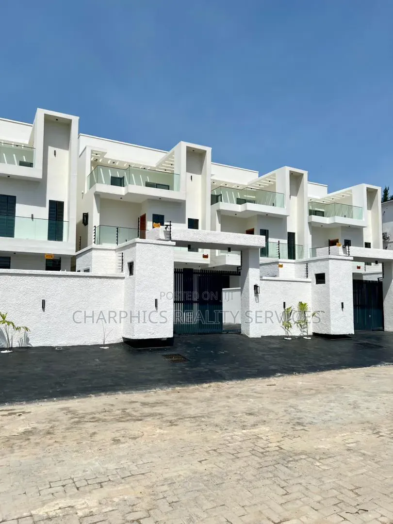 4bdrm Duplex in Ikota for sale