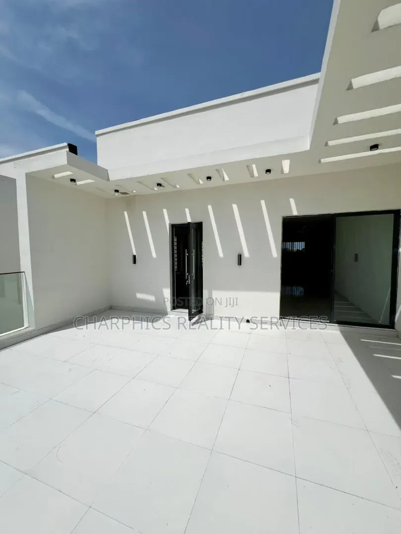 4bdrm Duplex in Ikota for sale