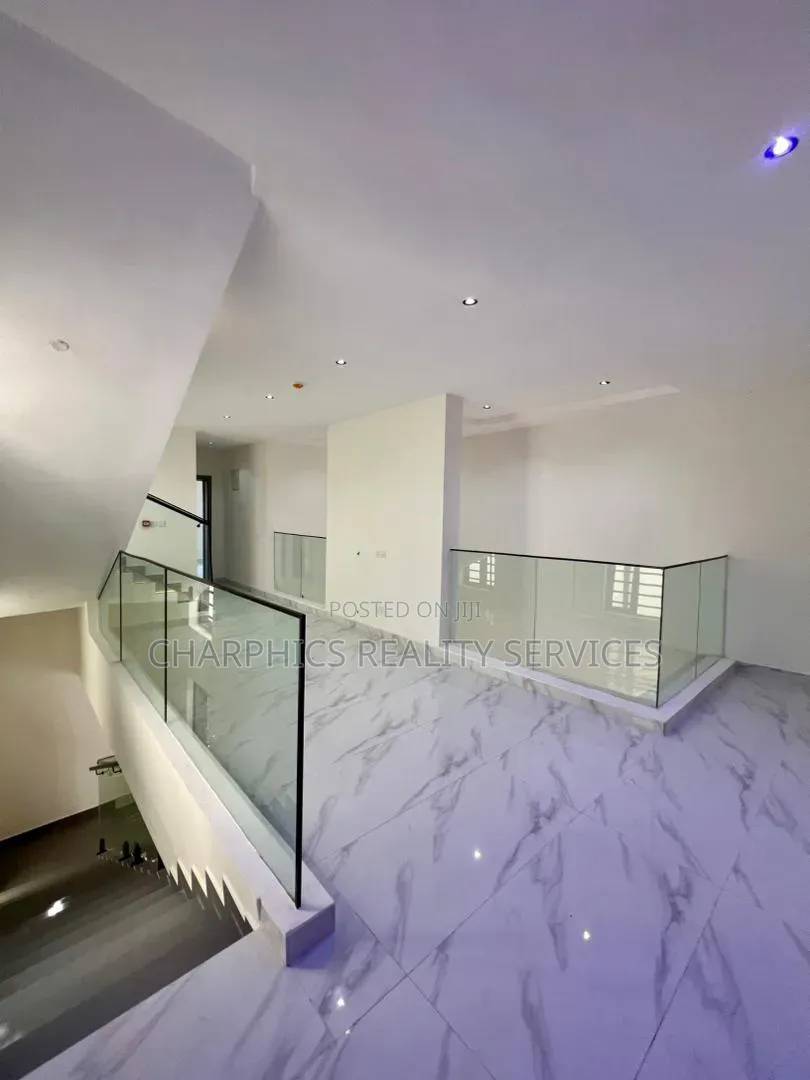 4bdrm Duplex in Ikota for sale