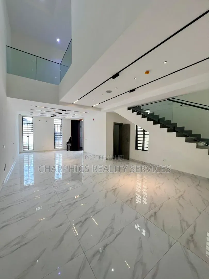 4bdrm Duplex in Ikota for sale