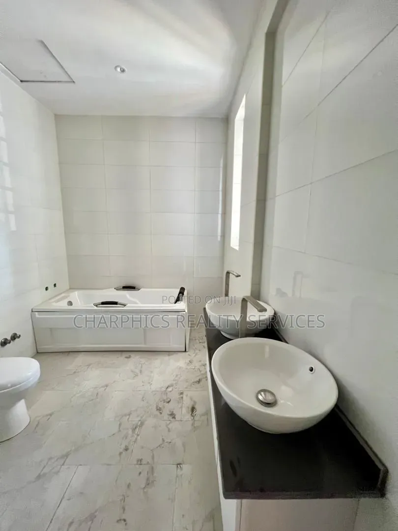 4bdrm Duplex in Ologolo for sale