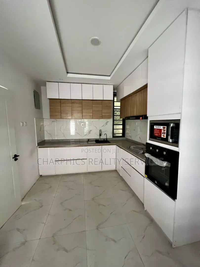 4bdrm Duplex in Ologolo for sale