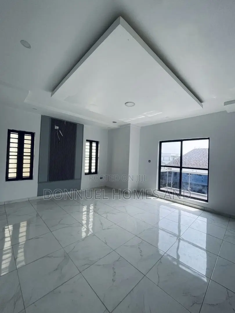 5bdrm Duplex in Ikota for rent