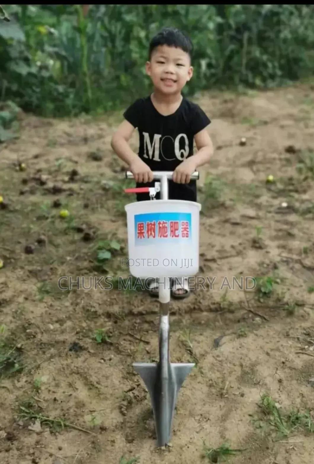Shovel Fertilizer Applicator