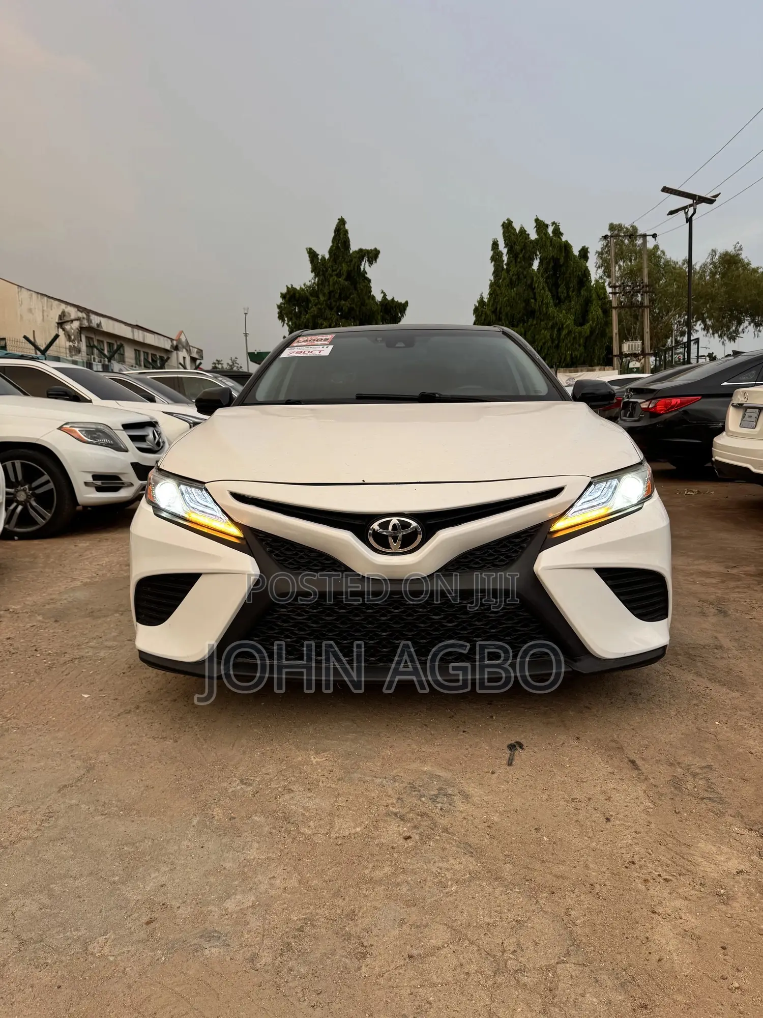 Toyota Camry SE FWD 2020 White
