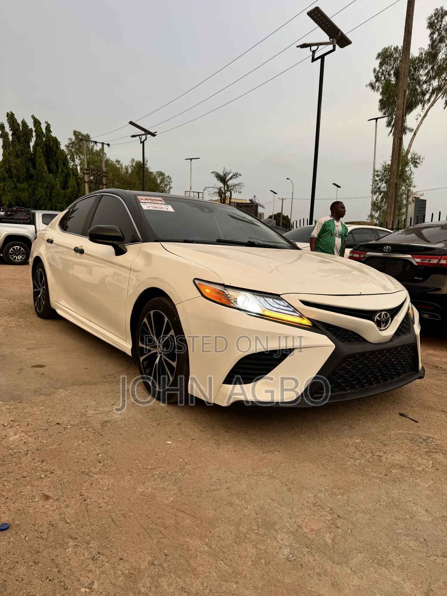 Toyota Camry SE FWD 2020 White