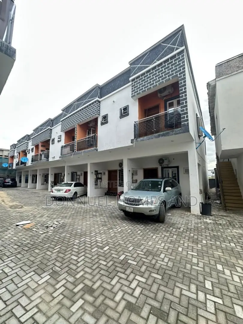 3bdrm Townhouse/Terrace in Ikota for sale