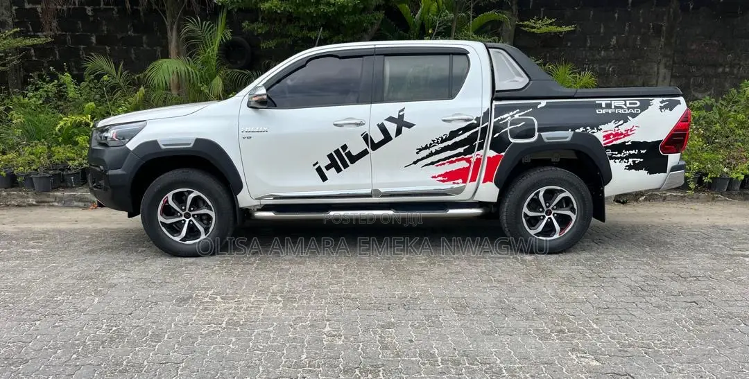 Toyota Hilux 2021 White