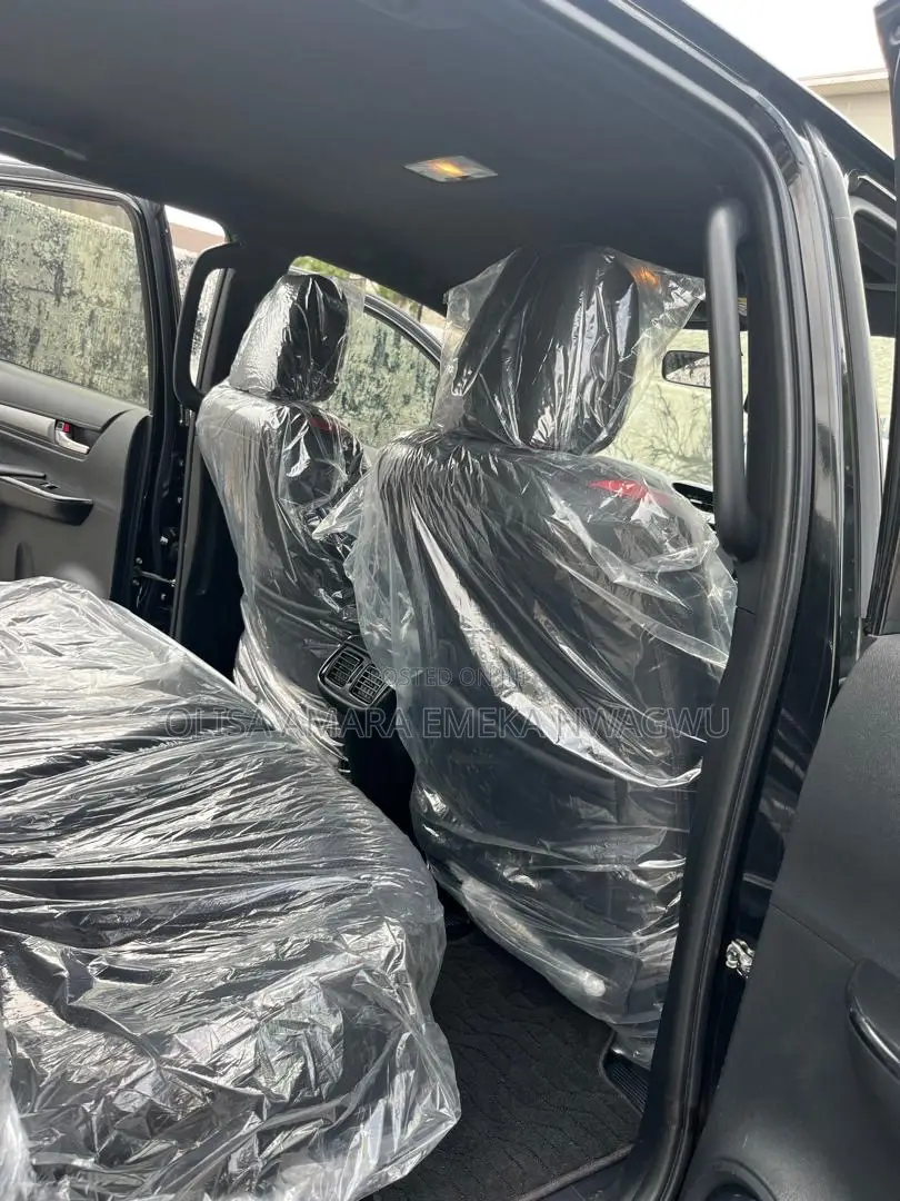 Toyota Hilux 2023 White