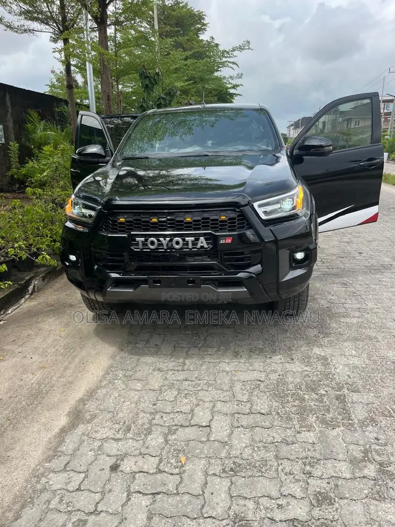 Toyota Hilux 2023 White