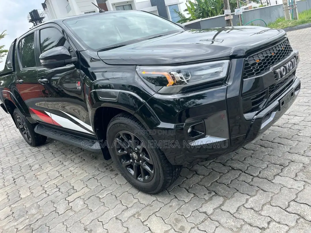 Toyota Hilux 2023 White