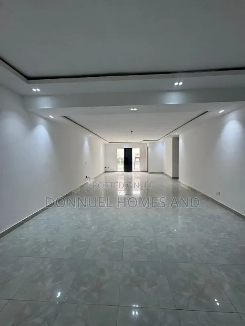 3bdrm Apartment in Lekki Expressway for sale
