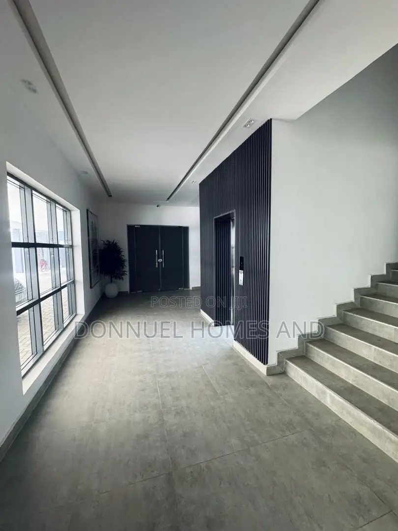 3bdrm Apartment in Lekki Expressway for sale