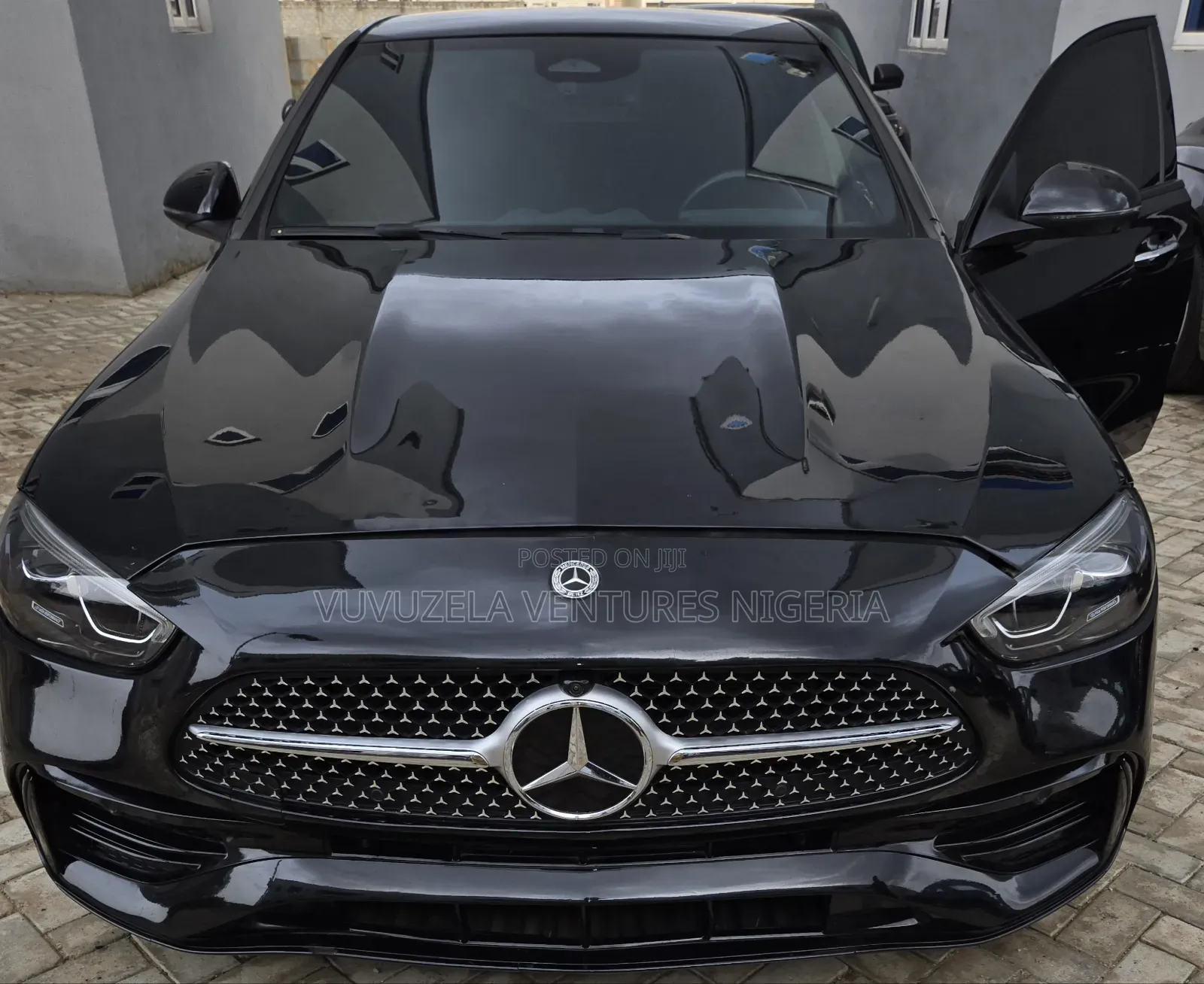 Mercedes-Benz C300 2024 Black