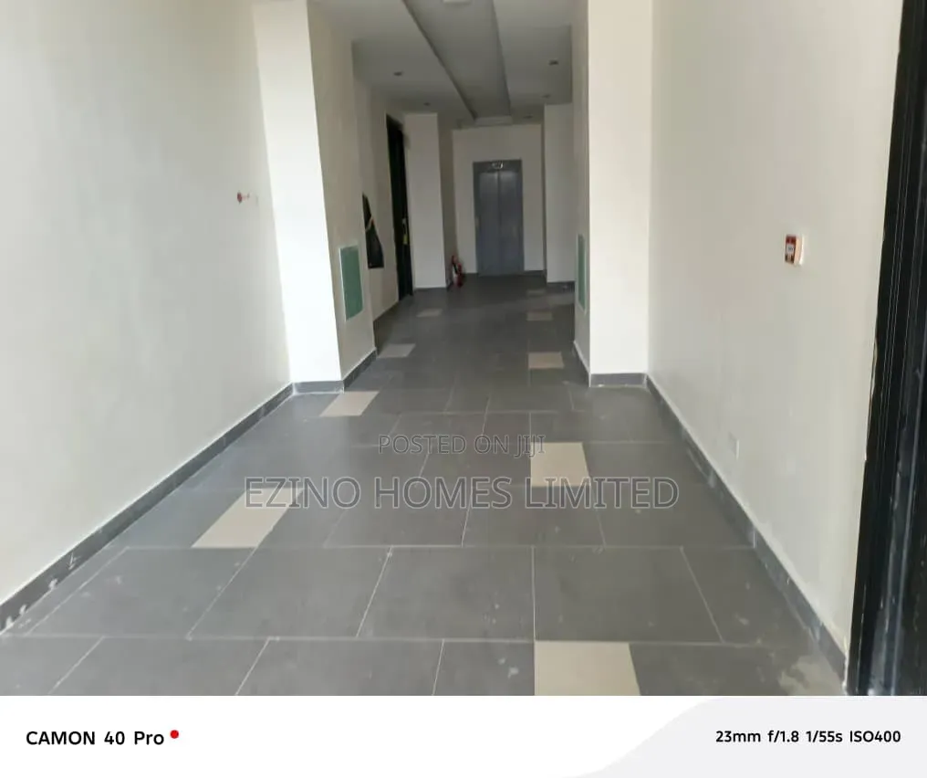 3bdrm Apartment in Mini Estate, Lekki Phase 1 for sale