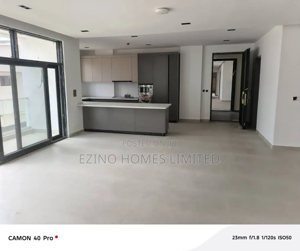 3bdrm Apartment in Mini Estate, Lekki Phase 1 for sale