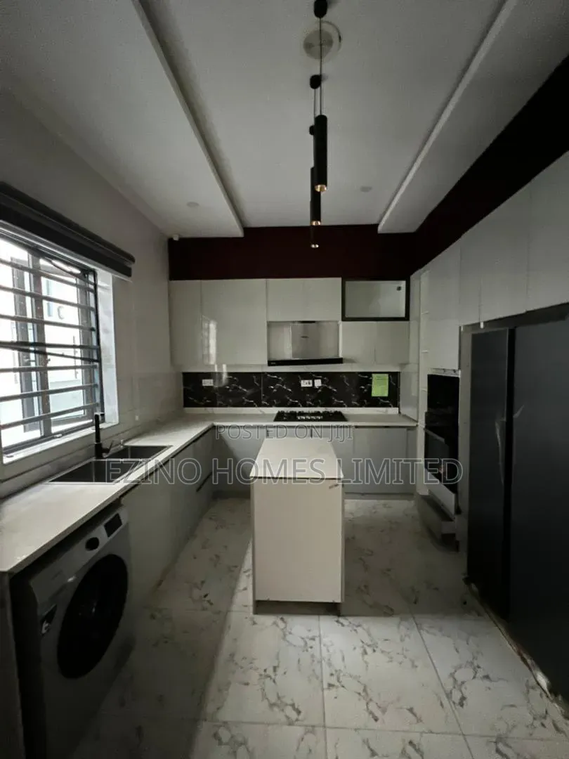 2bdrm Apartment in Mini Estate, Saka Tinubu for sale