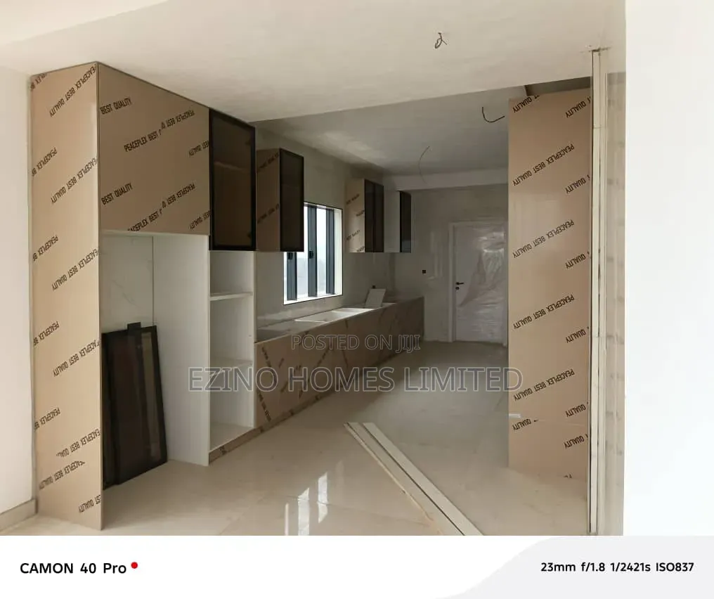4bdrm Maisonette in Mini Estate, Banana Island for sale