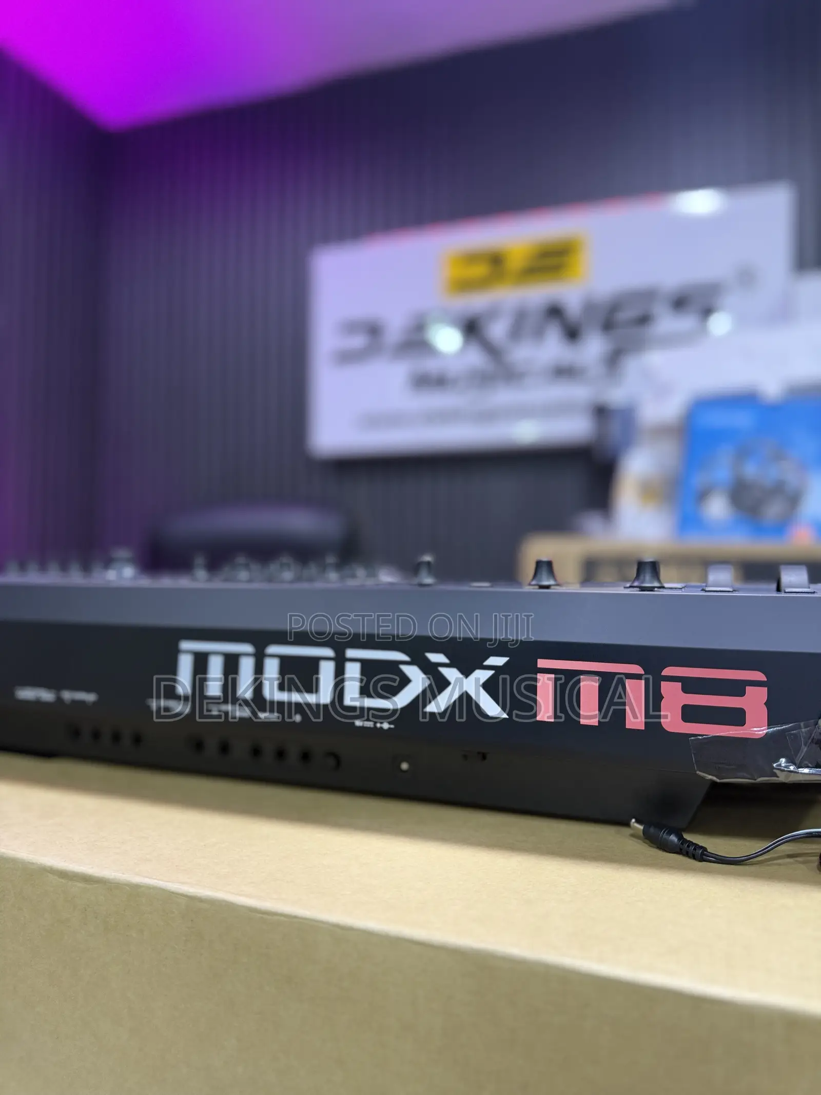 Professional Yamaha Modx M8 Synthesizer Keyboard