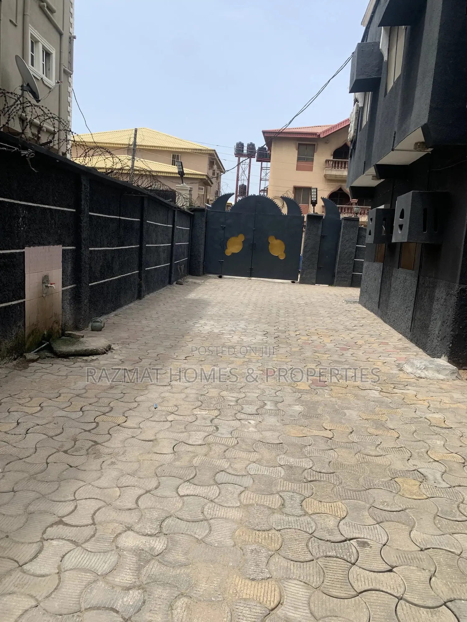 5bdrm Penthouse in Okota for rent